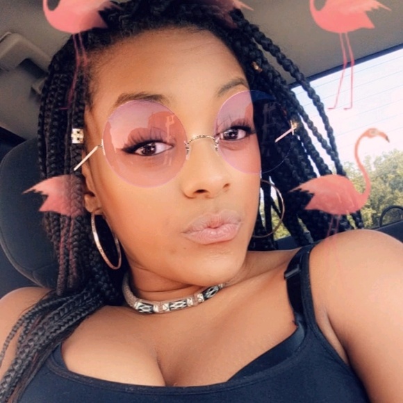 Meet your Posher, Charisma - Picture 1 of 1